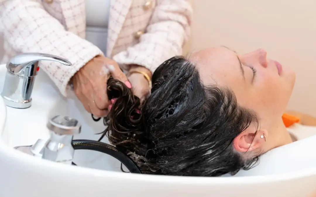 How to Buy a Beauty Franchise in 2025: An Investor’s Guide to HOTT Blowdry & Beauty Lounge